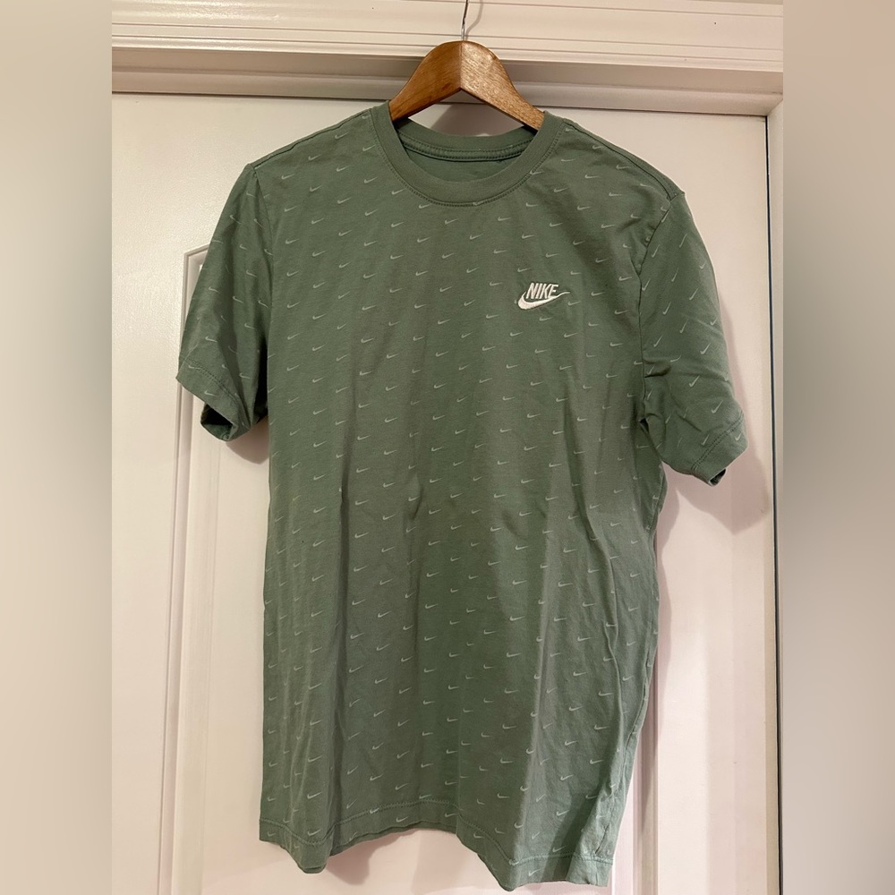 NWOT Nike tee